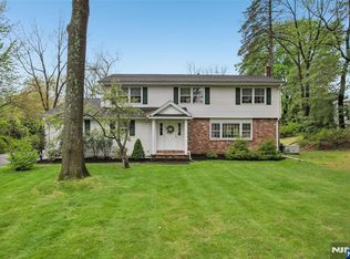 411 Wyckoff Ave, Wyckoff, NJ 07481