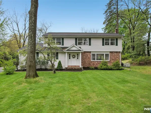 411 Wyckoff Ave, Wyckoff, NJ 07481