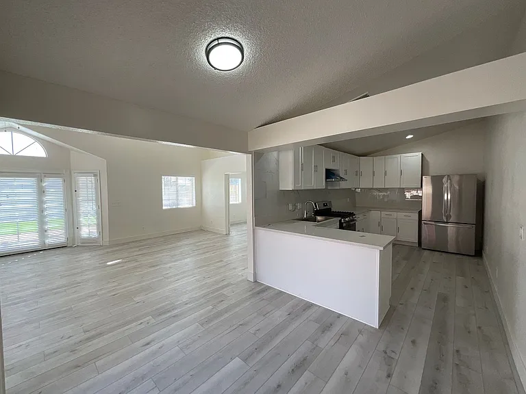 15345 Murray Ave — Photo 6