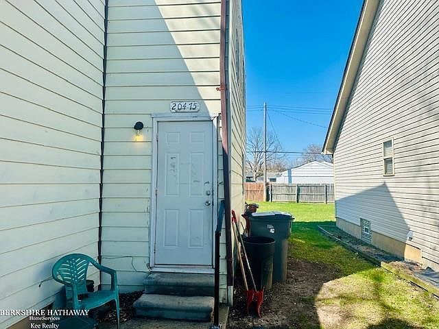 20471 Nicke St, photo 11