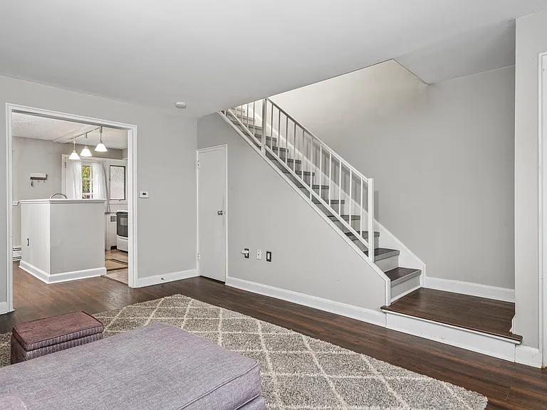 200 Maplewood Dr #D8 — Photo 7