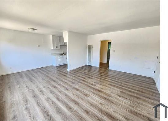 2nd image of 912 W 69th St #6