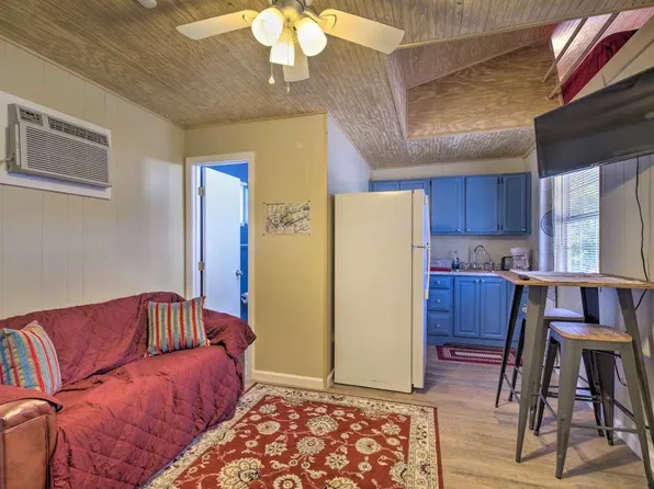 (undisclosed Address), La Follette, TN 37766