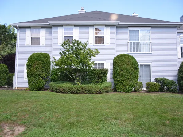 997 Tarragon Ct, Morganville, NJ 07751