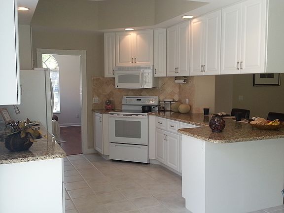 Upgraded Kitchen/Granite