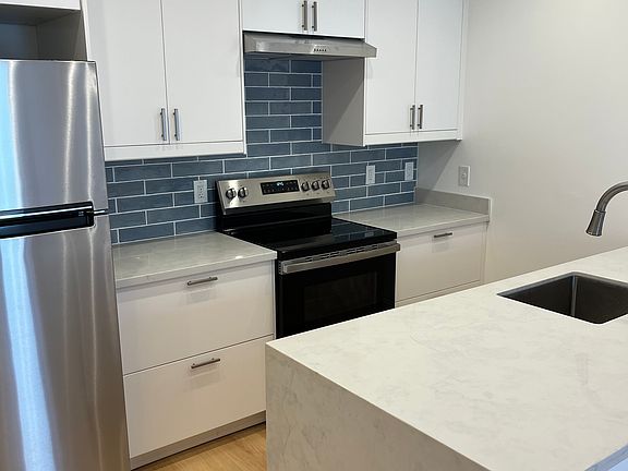 Brand new kitchen-all new appliances.
Plenty of space for cooking and storage