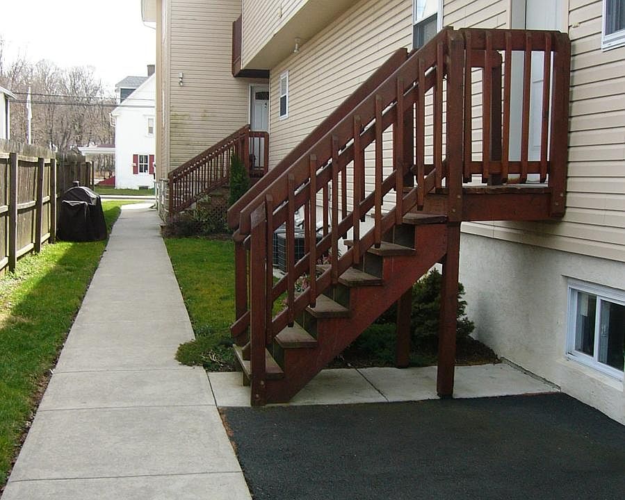 1st image of 1368 Easton Rd #3