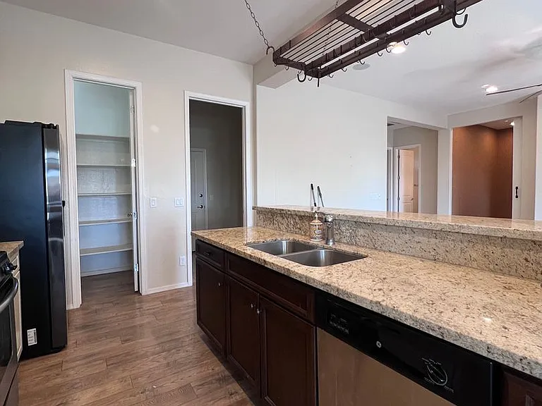 725 N Villa St — Photo 8
