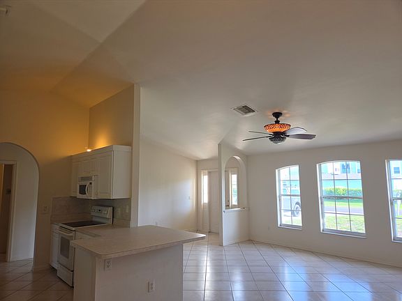4th image of 1816 SW 38th Ter