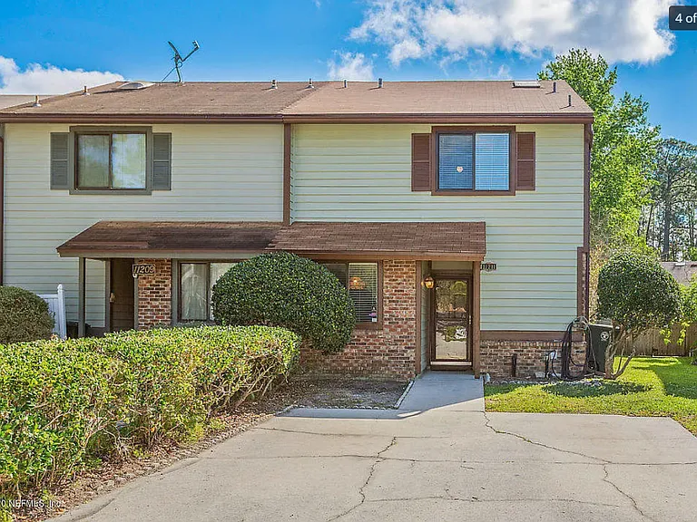 11211 Windtree Dr E — Photo 2