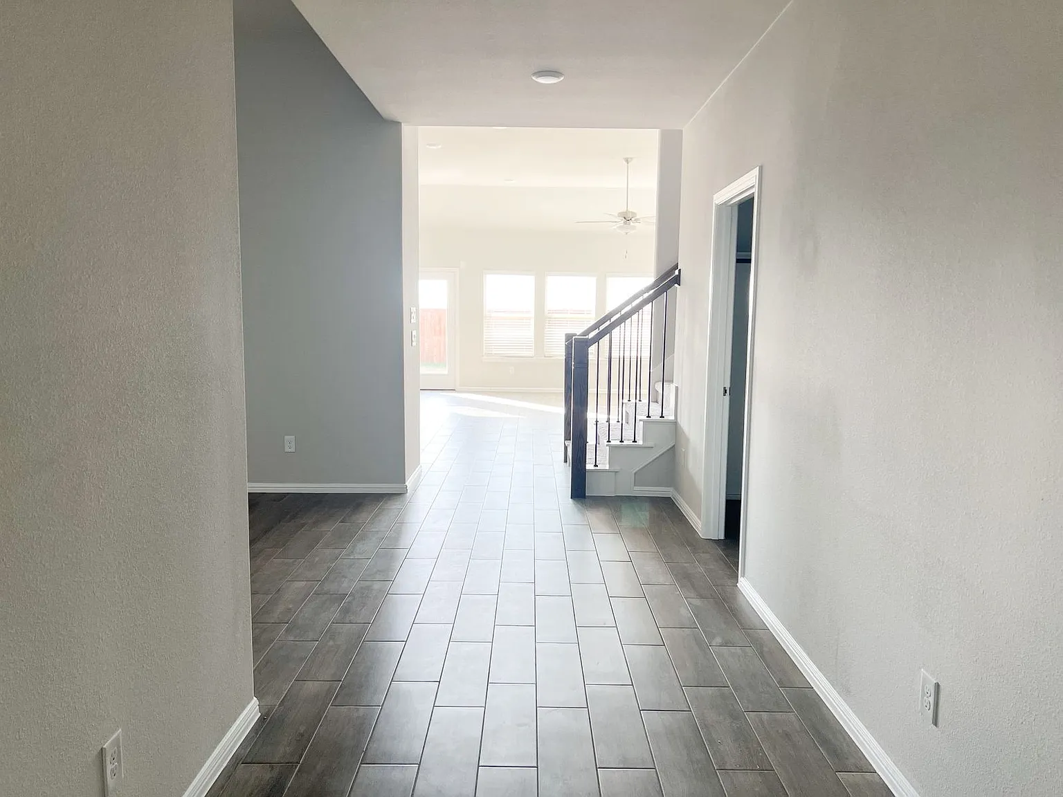 4 bed, 2418 sqft, $2,600 — Photo 3