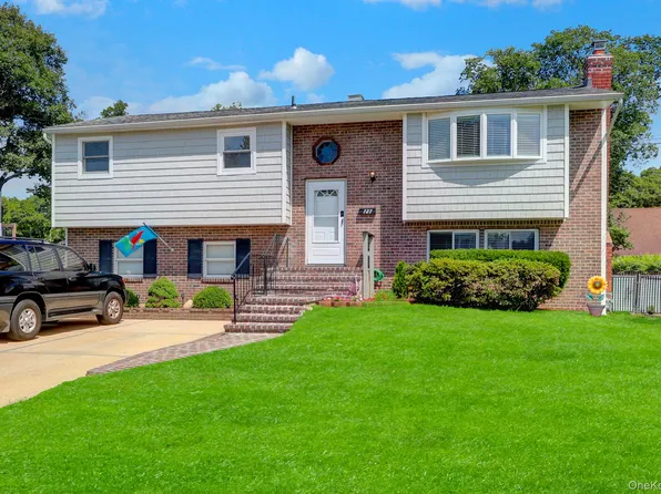 727 Peter Paul Drive, West Islip, NY 11795