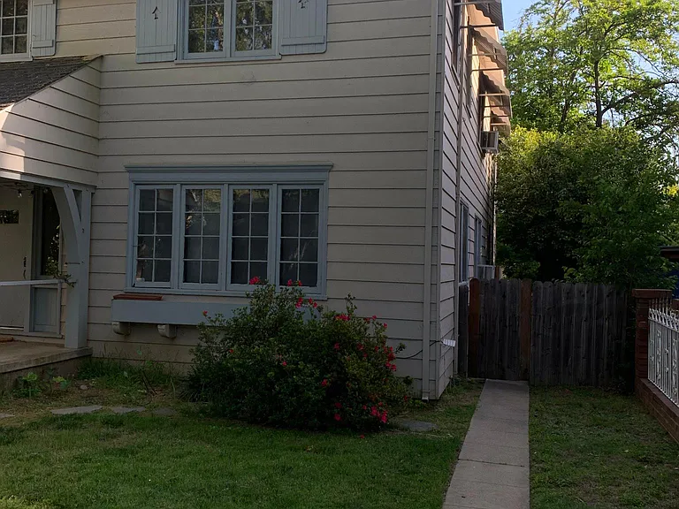 2314 E St — Photo 17