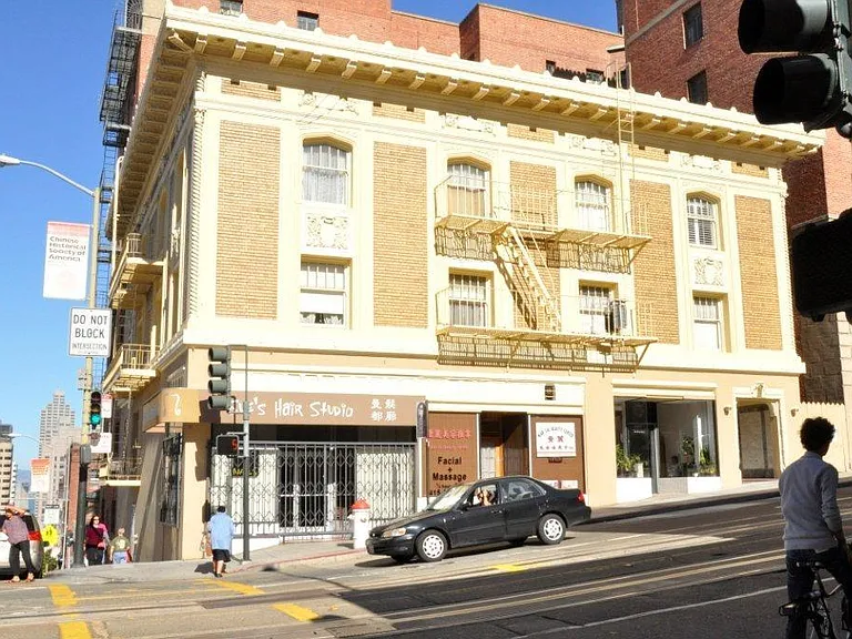 952 Powell St #14 — Photo 23