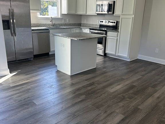 3rd image of 144 Creekland Way