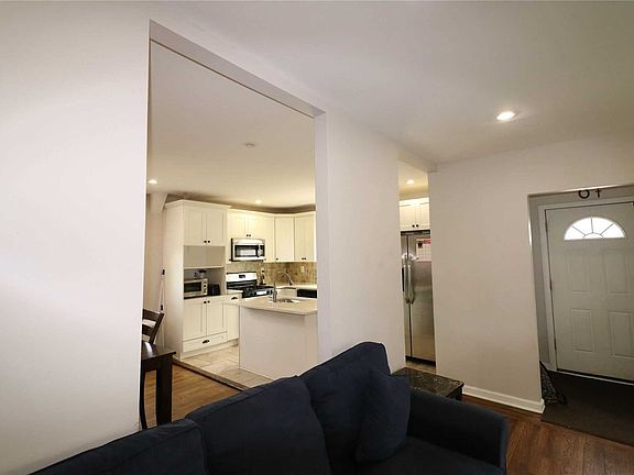 4th image of 3304 Mott Ave
