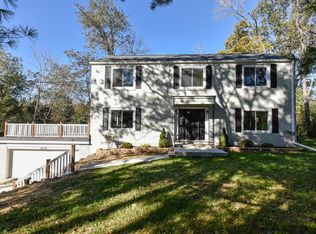 6943 S North Cape Rd, Franklin, WI 53132