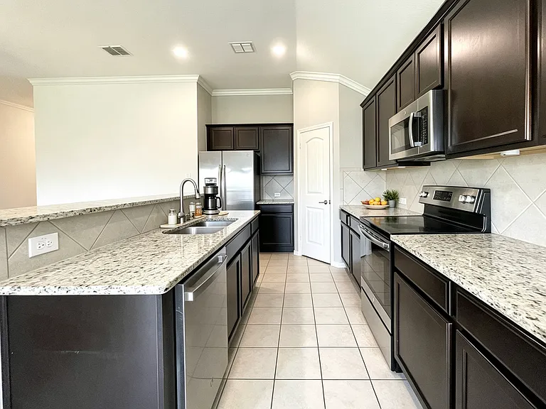 11505 Aquilla Dr — Photo 4