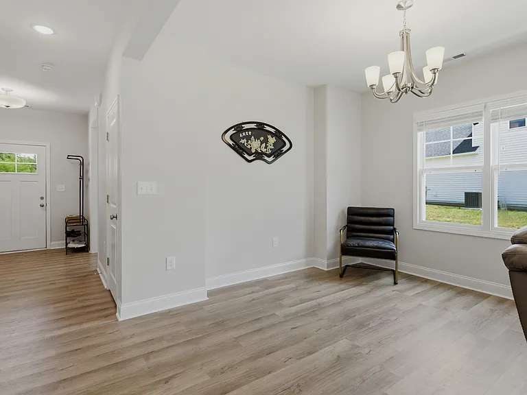 291 Burnside Dr — Photo 11