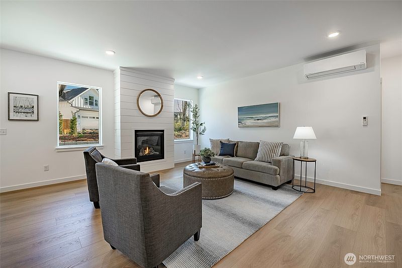 3rd image of 3011 Cedar View Way