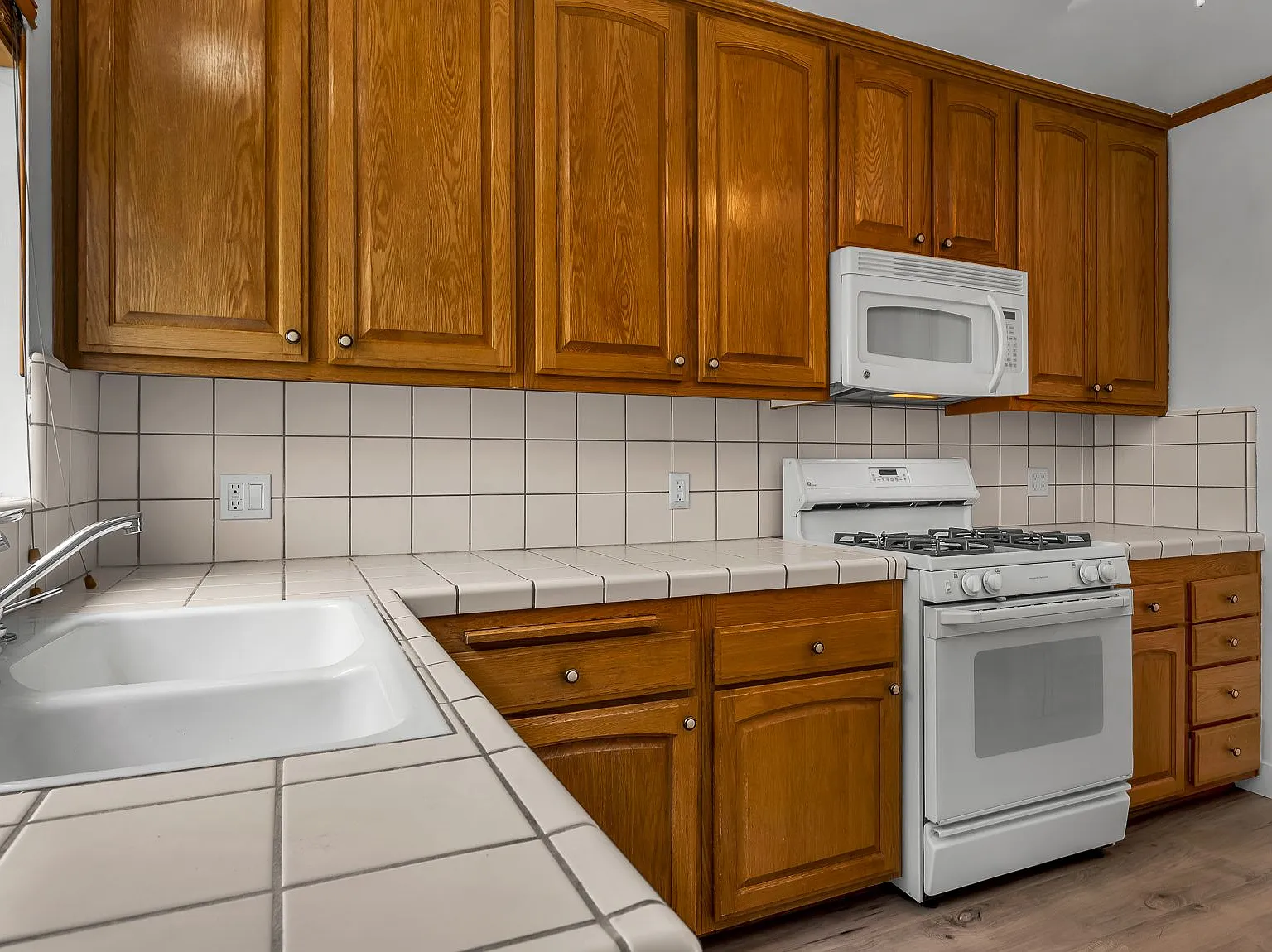 2 bed, 1000 sqft, $2,680 — Photo 4