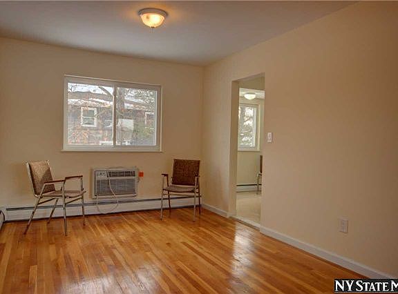 5th image of 358 Linden St