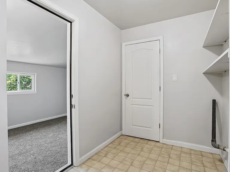 810 Edythe St — Photo 7