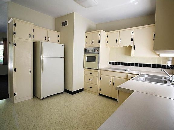 5th image of 3721 Auburndale Ave
