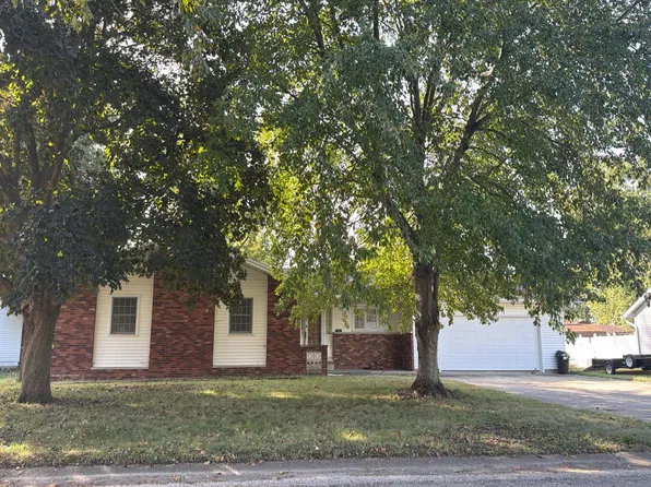 1221 Commanche Rd, Auburn, IL 62615