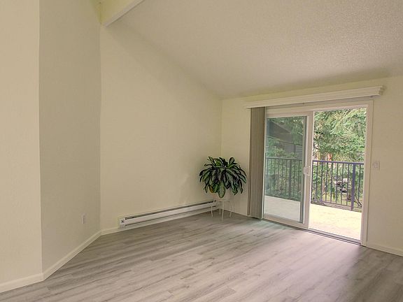 3rd image of 14707 NE 31st St #5-D
