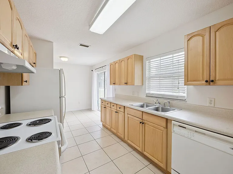 1105 N Rockingham Ave — Photo 7