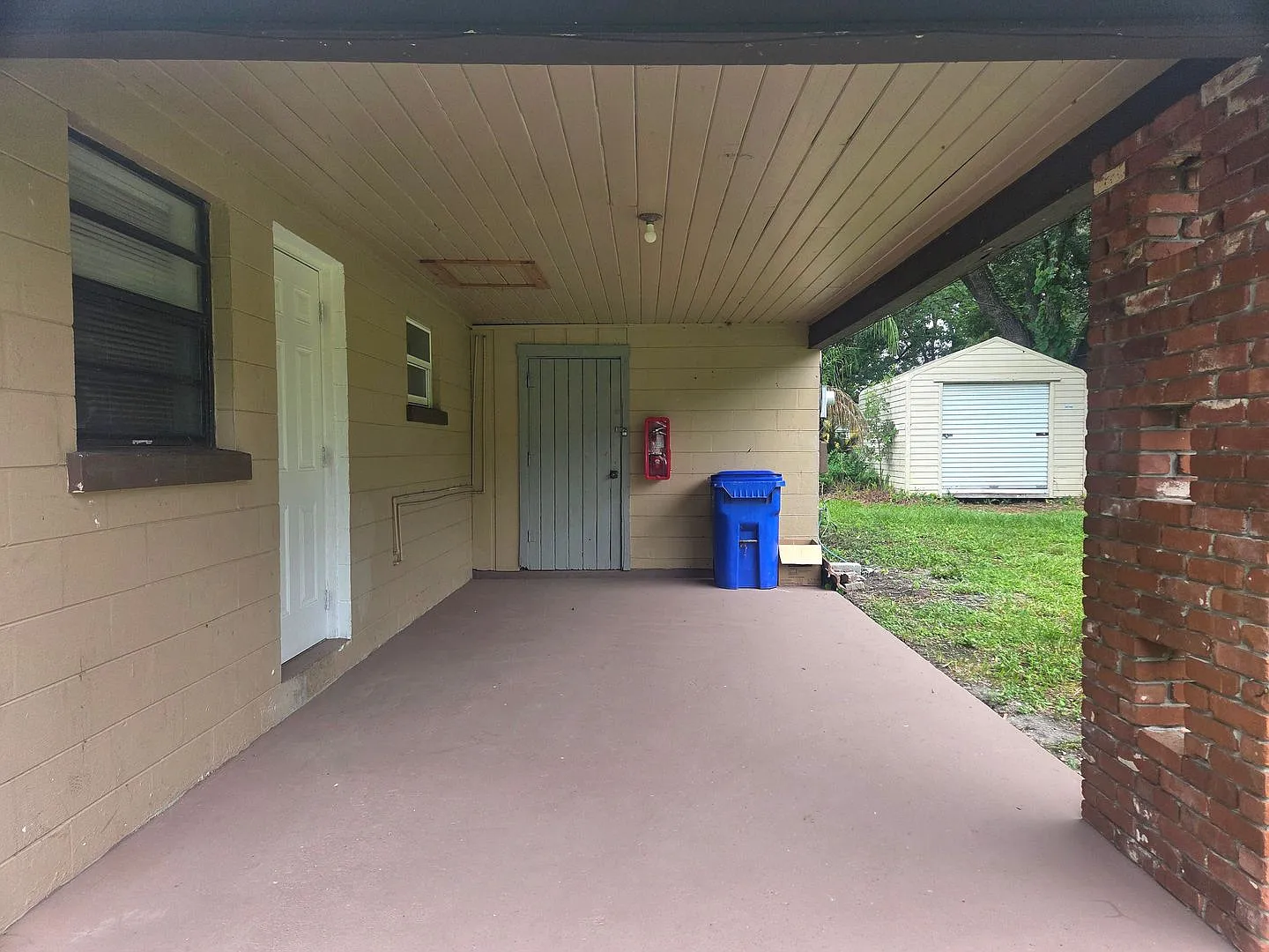 2 Bedroom, 1 Bath House in North Lakeland — Photo 4
