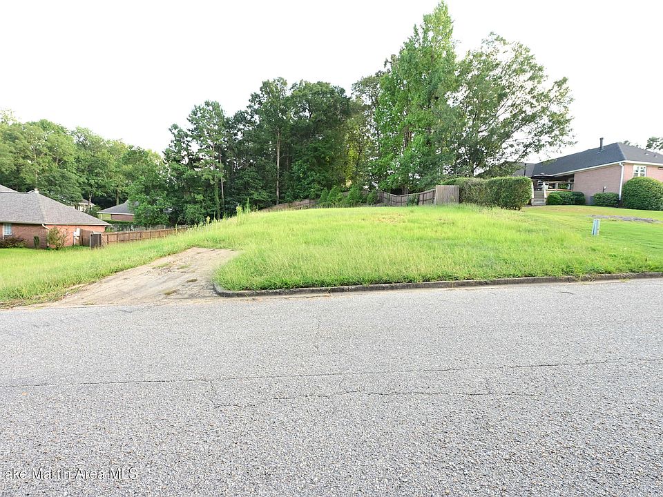 1st image of 138 Lakebend Dr