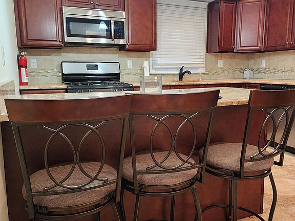 4th image of 91 Arlington Blvd #1