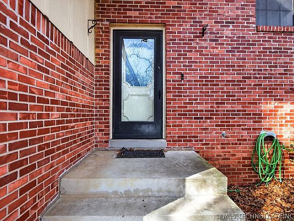 4th image of 809 Whippoorwill Ct