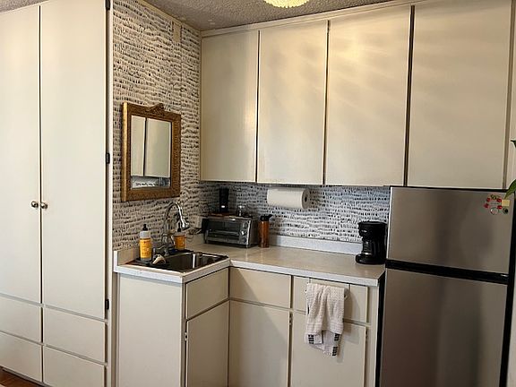 3rd image of 416 Carnation Ave #B