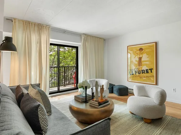 135 Pleasant St APT 403, Brookline, MA 02446