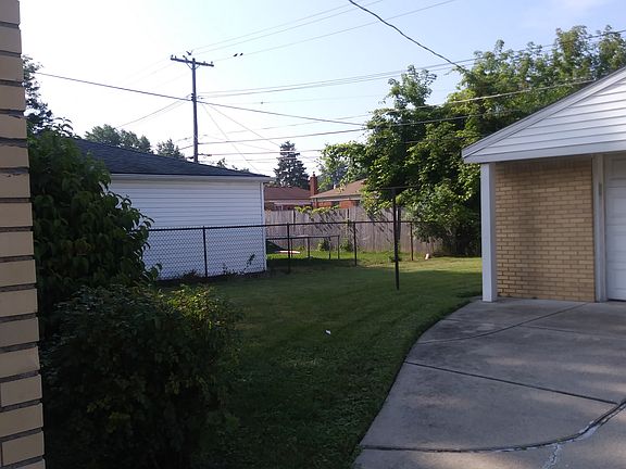 3rd image of 23208 Deziel St