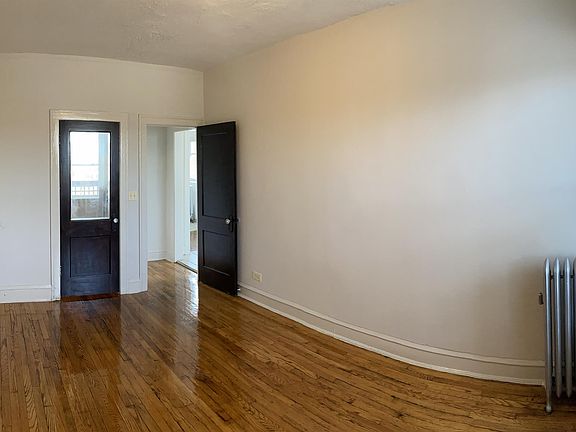 3rd image of 6420 S Kenwood Ave