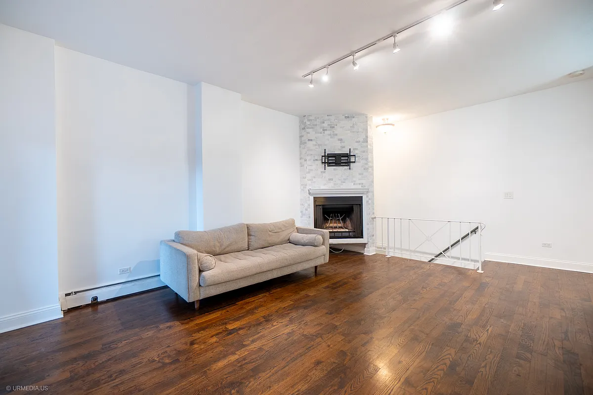 Building Photo - 1750 N Wells St #301