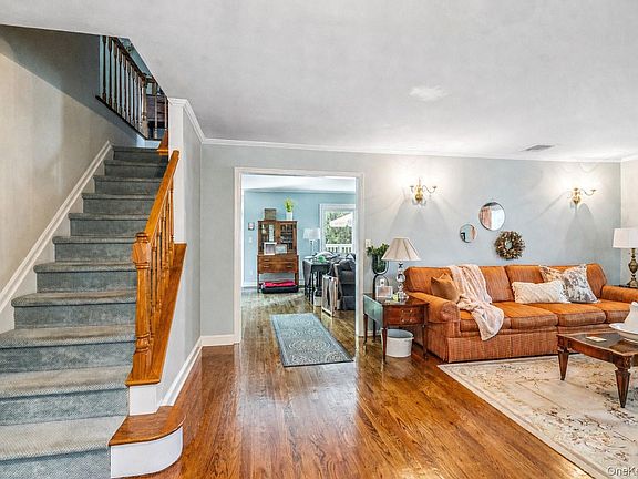 4th image of 6 Cedar Avenue