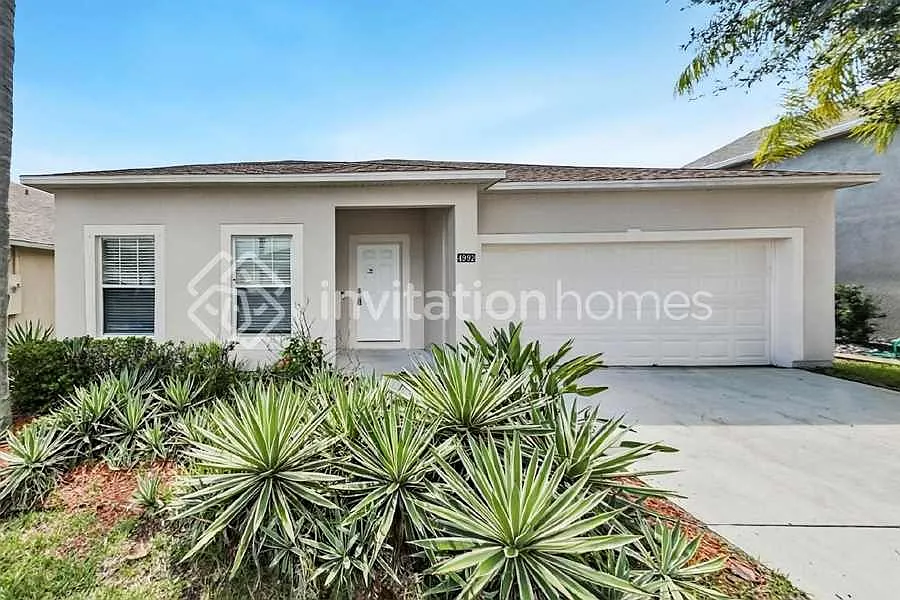 4992 Outlook Dr