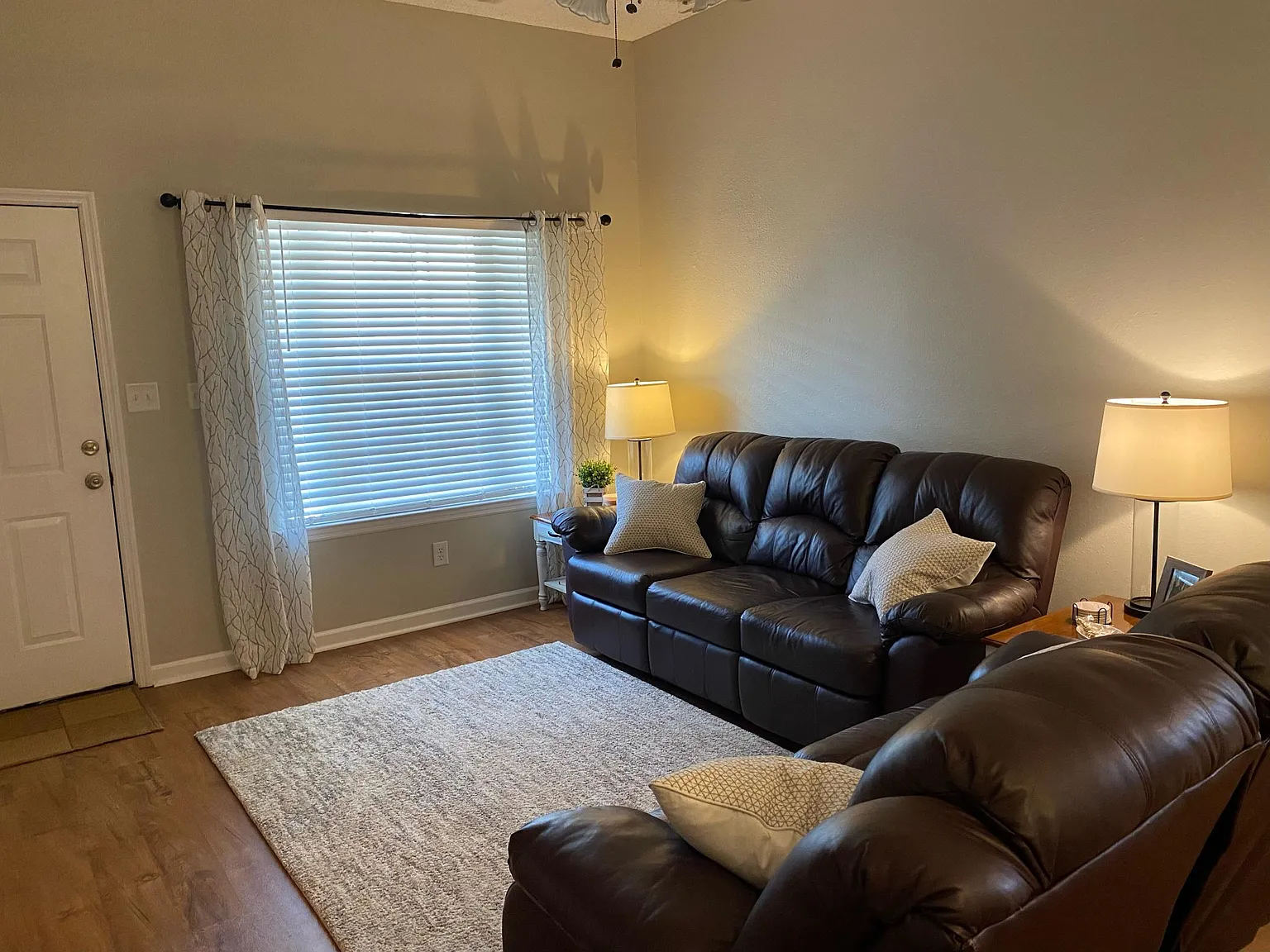 3 bed, 1189 sqft, $1,600 — Photo 2