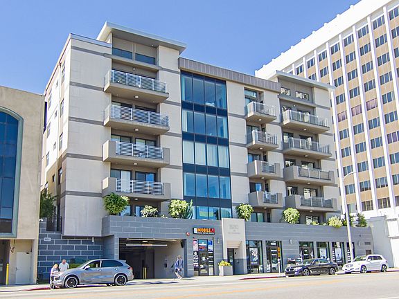 2nd image of 15210 Ventura Blvd APT 408
