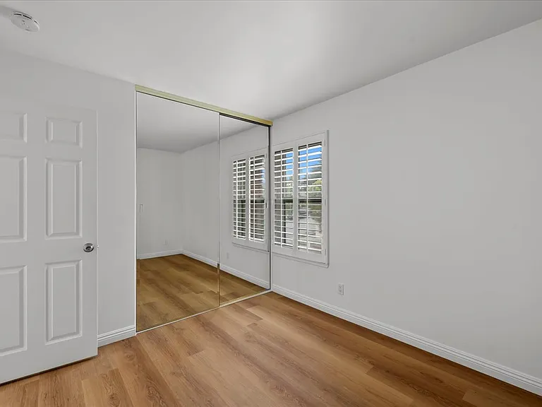 2222 Pier Ave — Photo 9