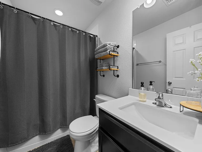 8402 Pleasant Trail Dr — Photo 29