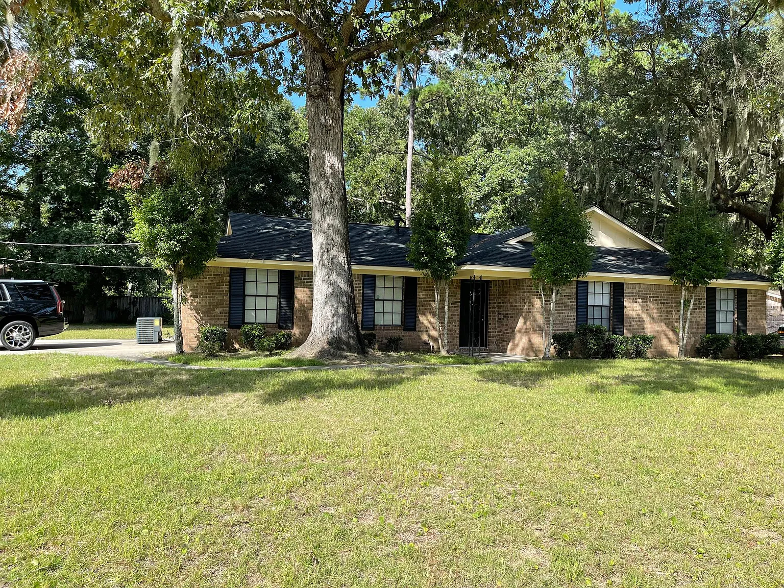 1502 Whitfield Park Cir — Photo 1
