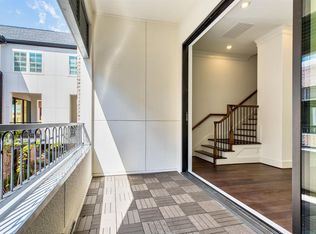 3412 W 12th St, Houston, TX 77008