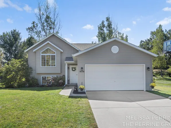 1656 Barnsley Ct SE, Lowell, MI 49331