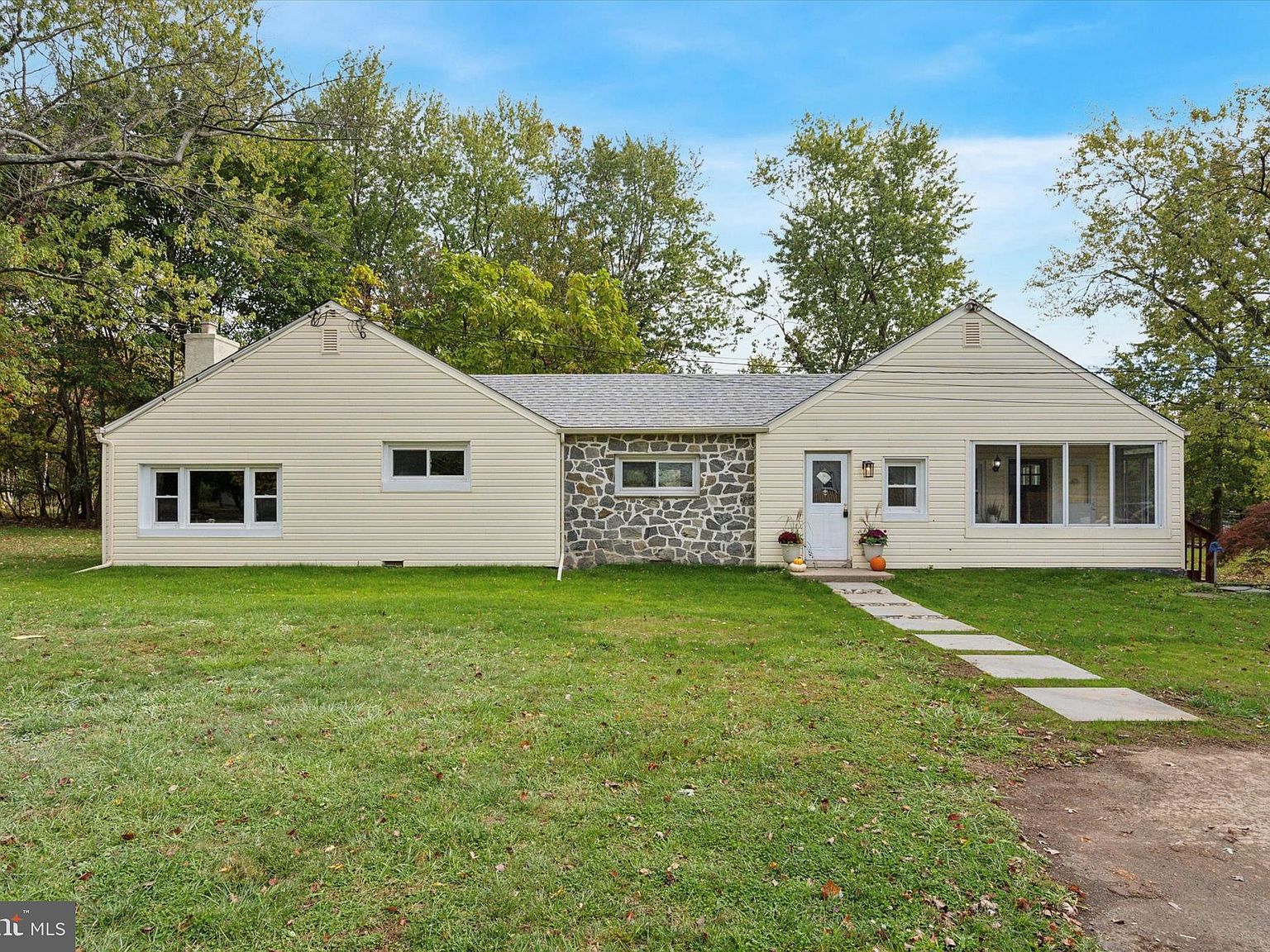2369 Tohickon Ln, Warrington, PA 18976 | Zillow